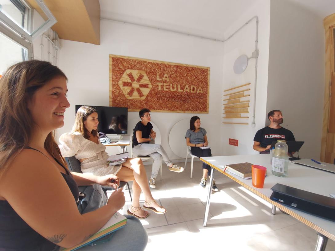 Assemblea en el local de La Teulada