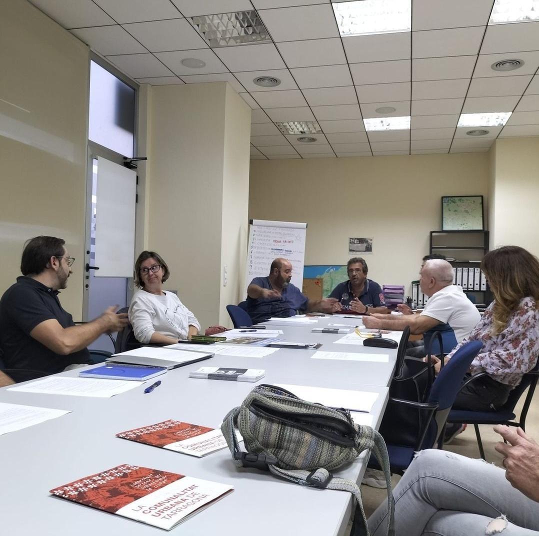 Reunió en el local de la Federació d'Associacions de Veïns de Tarragona
